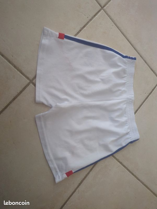 Short sport avec tâche. Tvmania (image 3)