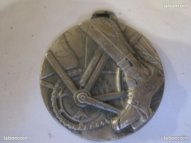 Insigne Badge Broche Brevet De Cyclotouriste - Neufchâteau - Cyclisme Vintage Années 70