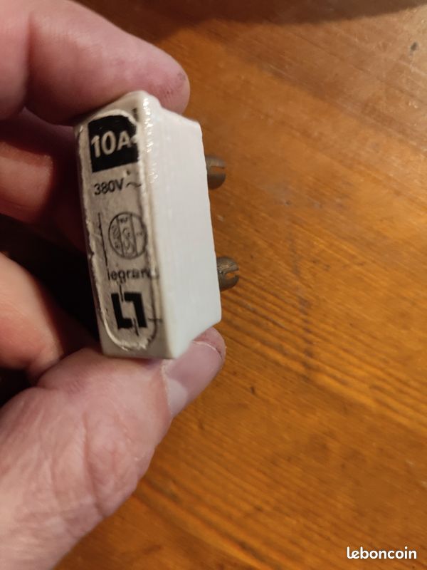 Fusible à Recharge Legrand 10A/250V – Porcelaine, Pour Installation électrique