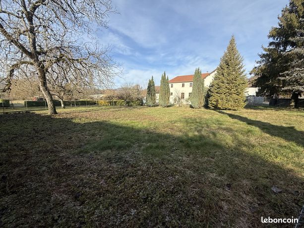 Terrain 885 m² Lucey