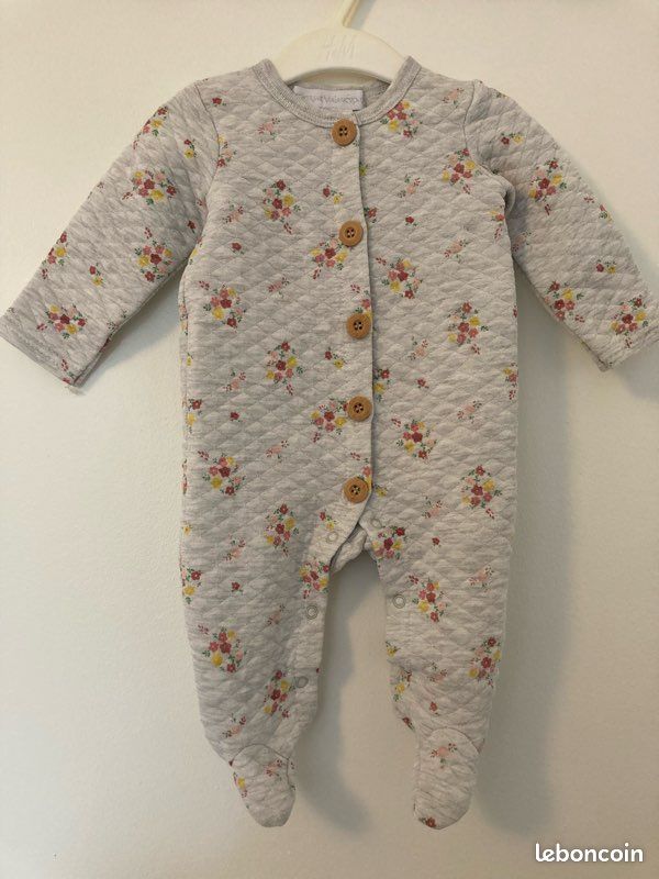 Pyjama gris avec fleurs 6-9 mois (image 1)