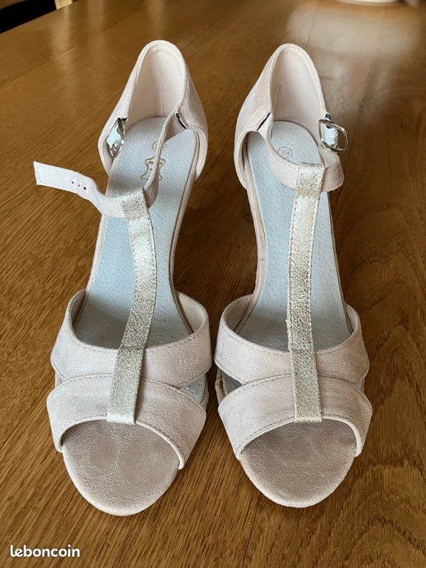 Escarpins Corine Wolke – Cuir Beige Craie – Taille 36 – Neufs Avec Défaut (trace Colle)