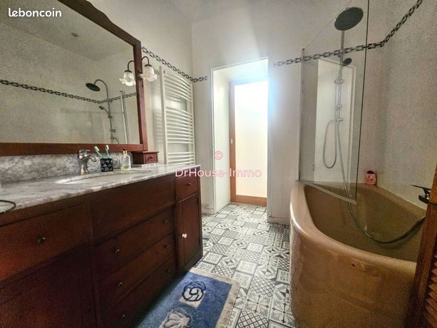 Propriété 9 pièces 286 m² — 12