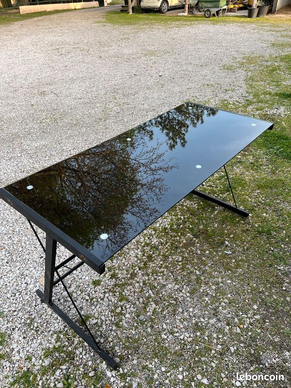 Table en verre (image 1)