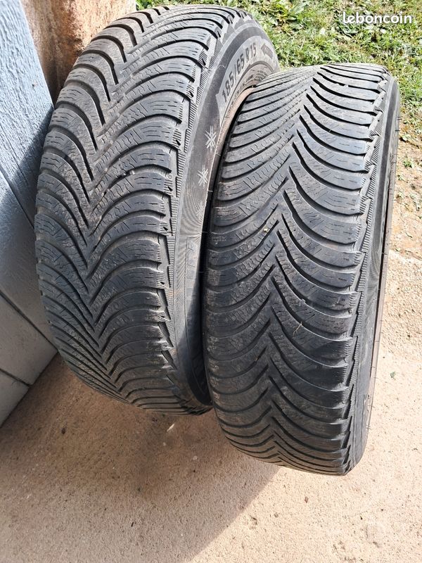 Vends 2 roues neige michelin en 185 65 15.convient pour xsara 208 et c3 (image 1)
