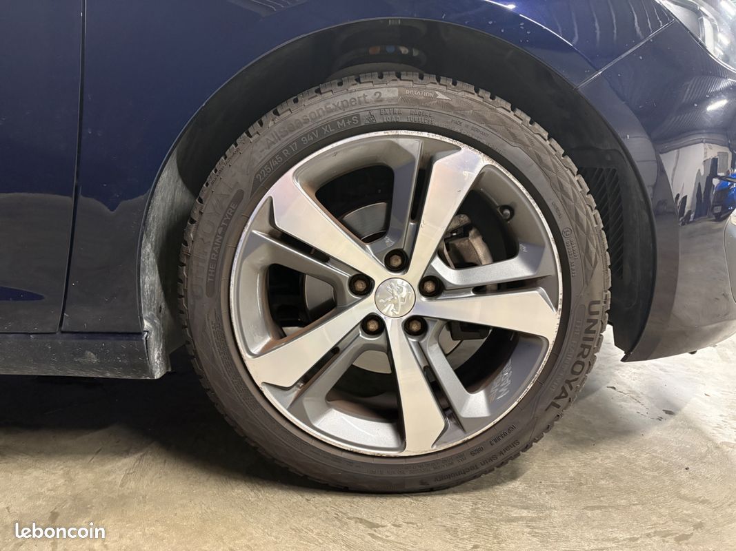 PEUGEOT 308 1.2 130ch ALLURE - Toit panoramique - Suivi complet - Climatisation (image 28)