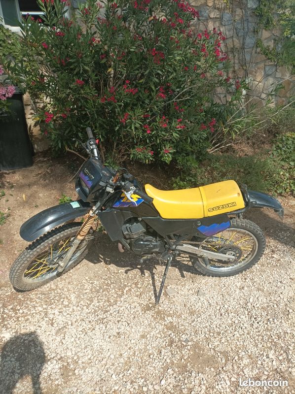 Moto Suzuki (image 1)