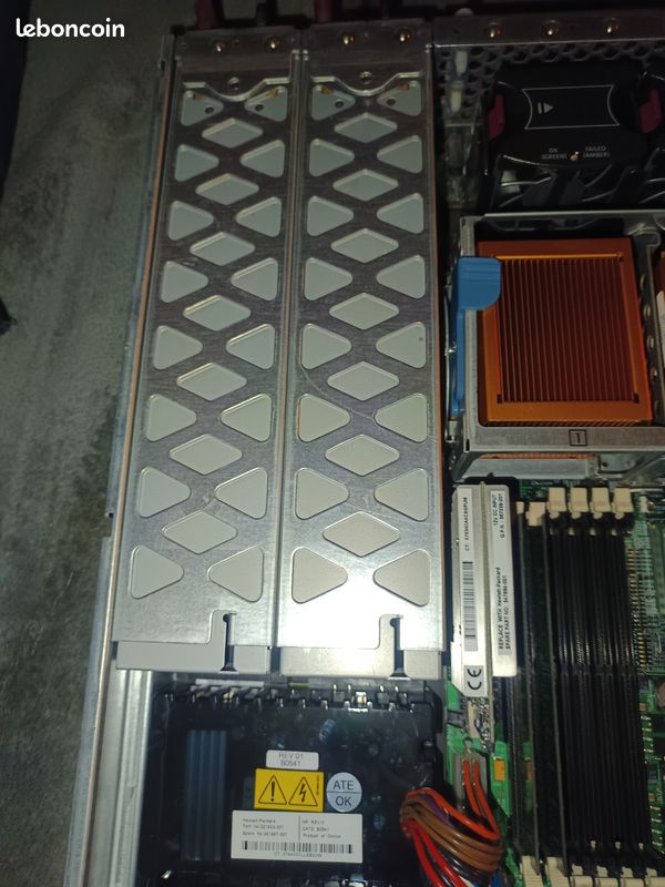 Serveur HPE Proliant DL380 G4 – Pour Pièces Détachées – Bon état, Un Cache Disque Manquant