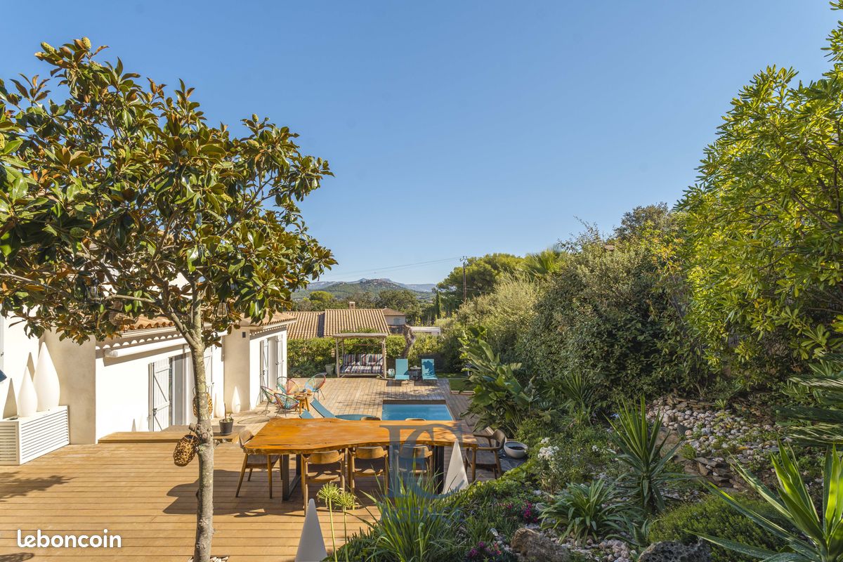 Maison 5 pièces 130 m² · à Six-Fours-les-Plages · 130 m² · 1 075 000 €