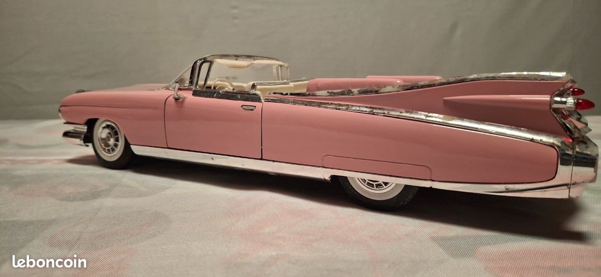 Maisto Cadillac Eldorado Biarritz 1959 rose édition spéciale 1:18 - France