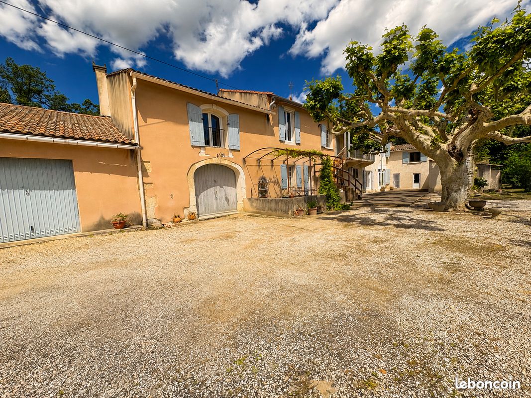 Maison 20 pièces 475 m² · à Eyragues · 475 m² · 1 257 000 €