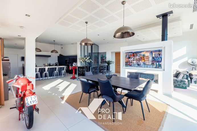 Maison 6 pièces 230 m²