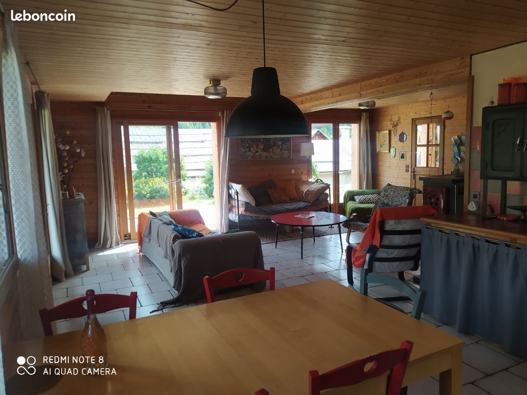 Maison type chalet au calme avec terrasses et jardins (image 6)