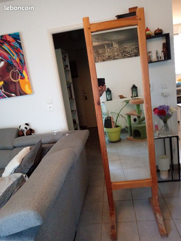 Miroir cadre bois les dimensions du miroir sont de 36 cm de largeur sur 132 cm de hauteur. Avec le cadre il fait 46 cm de largeur sur 186 cm de hauteur. Les pieds ont 1 longueur de 50 cm (image 2)