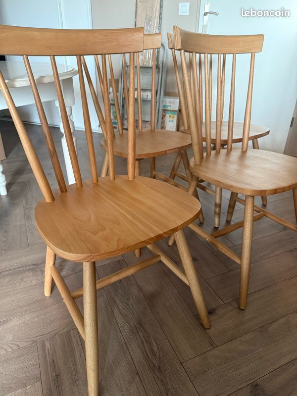 Lot 4 chaises à barreaux de salle à manger en hévéa massif (image 1)