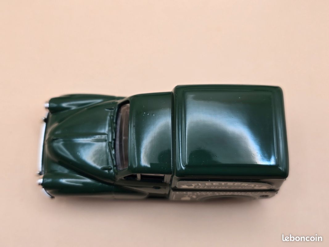 Lledo 1/43 Morris Minor Van Fleetspray (image 6)