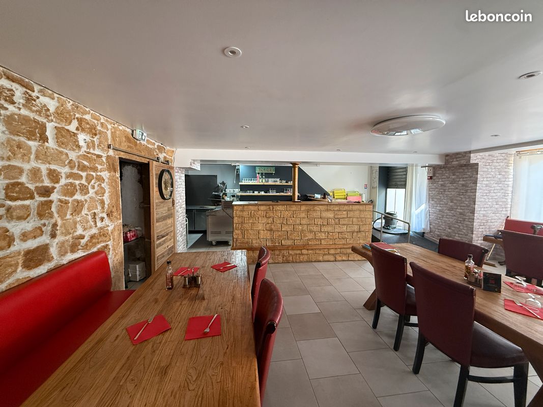 Local commercial 5 pièces 189 m² · à Oyonnax · 189 m² · 210 000 €