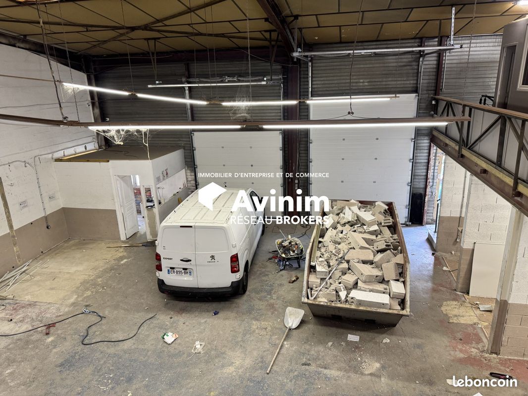Entrepôt 350 m² Stains (image 1)