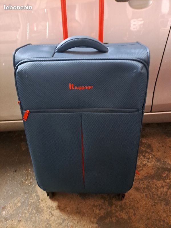 Une grande cabine valise de voyage (image 1)