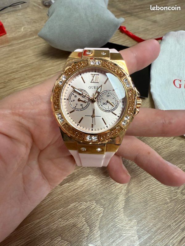 Montre Femme Guess Chic En Cuir Rose - Mouvement Quartz, Cadran Blanc, Livraison Gratuite, Neuf Avec étiquettes