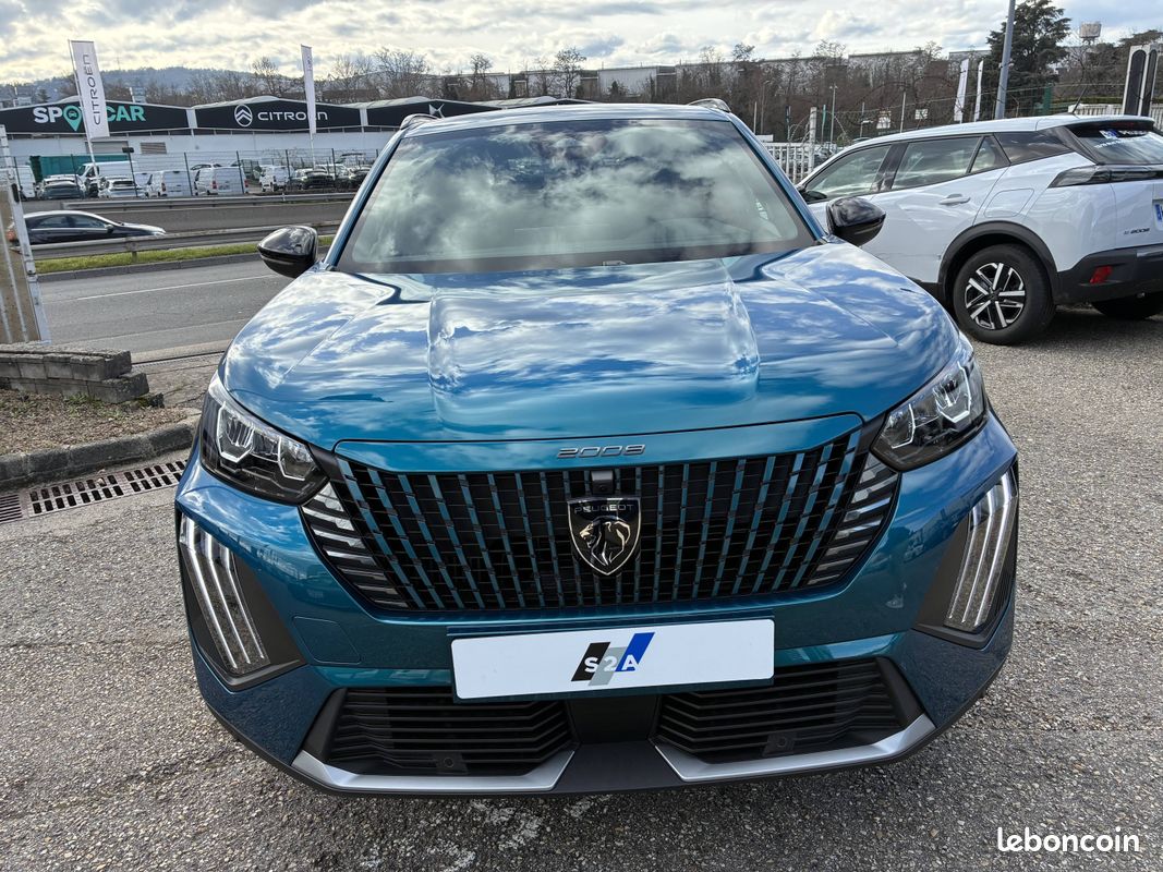 PEUGEOT 2008 Hybrid 110 e-DCS6 Allure (image 9)