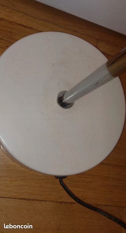 Lampe liseuse sur pied
ℹ️ REMISE E (image 7)