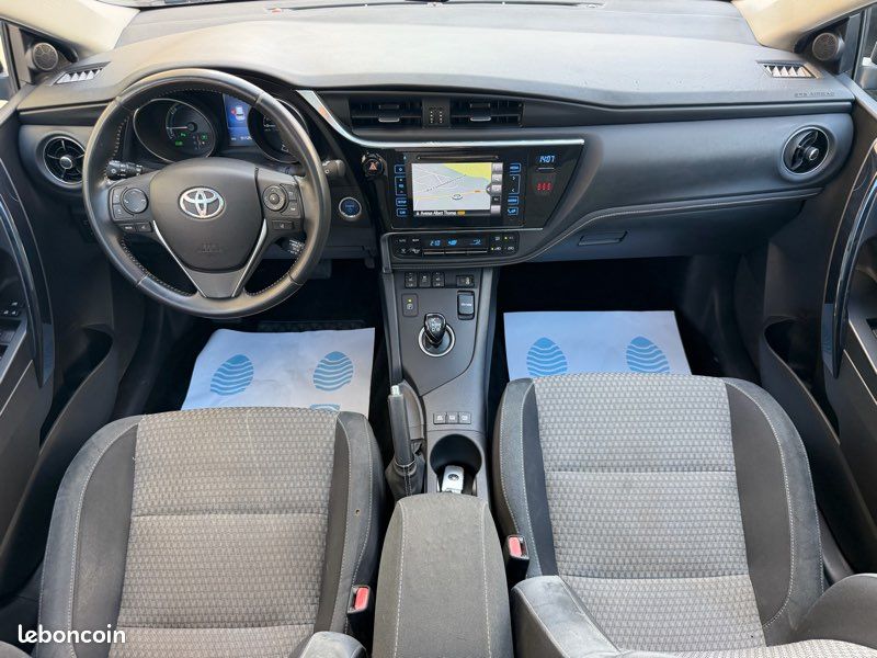 Toyota AURIS 1.8 VVT-i 136ch BOÎTE AUTO CAMÉRA AR/GPS/TOIT PANO/CLIM AUTO (image 5)