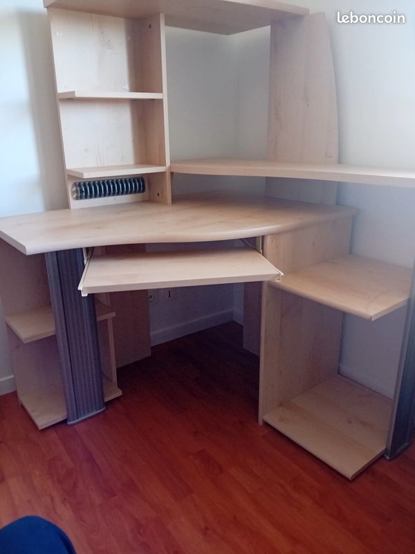 Bureau (image 1)