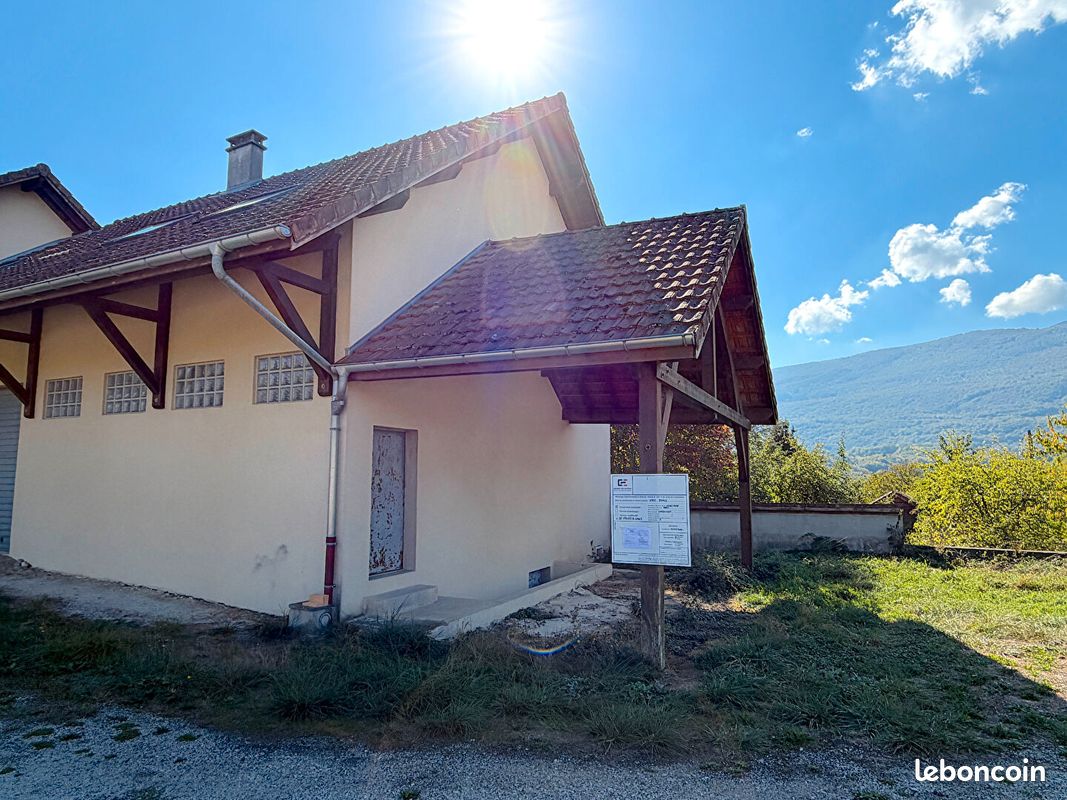 Maison 5 pièces 104 m² · à Bassy · 104 m² · 210 000 €
