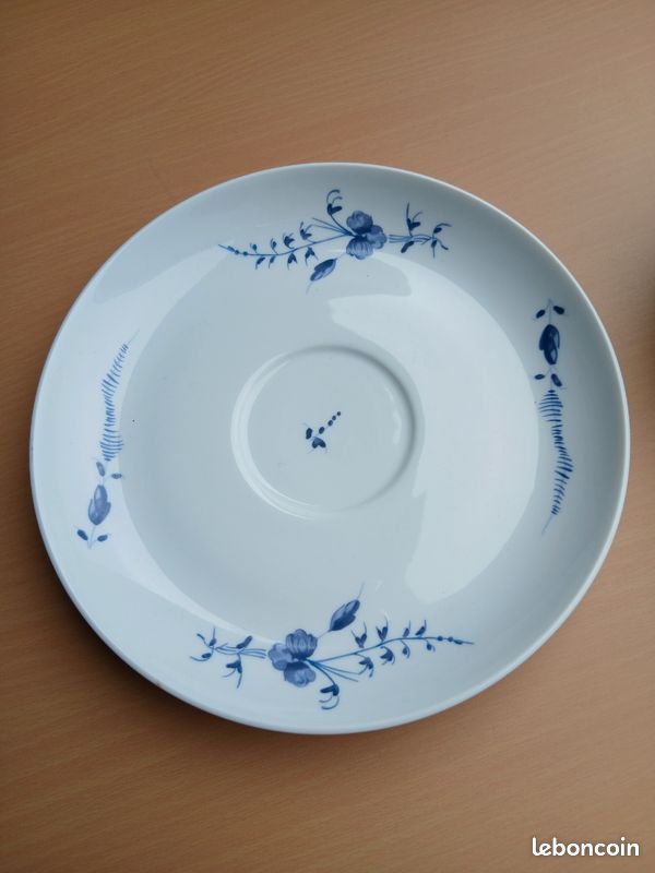 Tasse et soucoupe ,petit déjeuner en porcelaine de Chantilly (image 2)