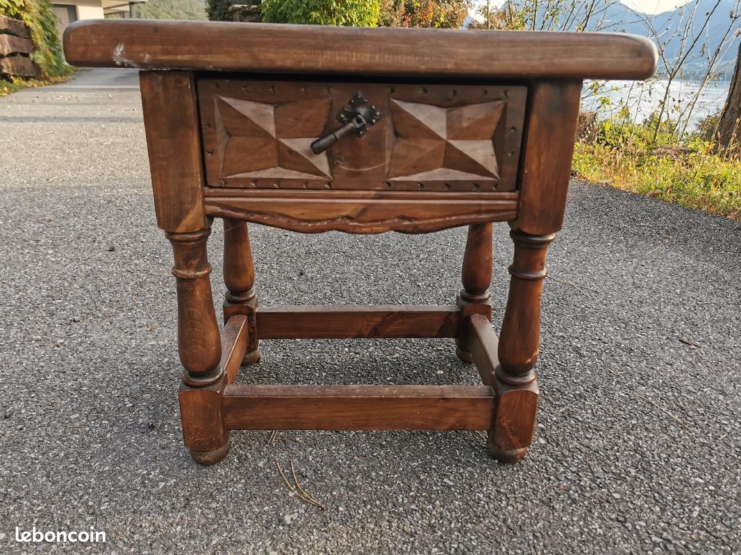 Petite table à tiroirs (image 1)