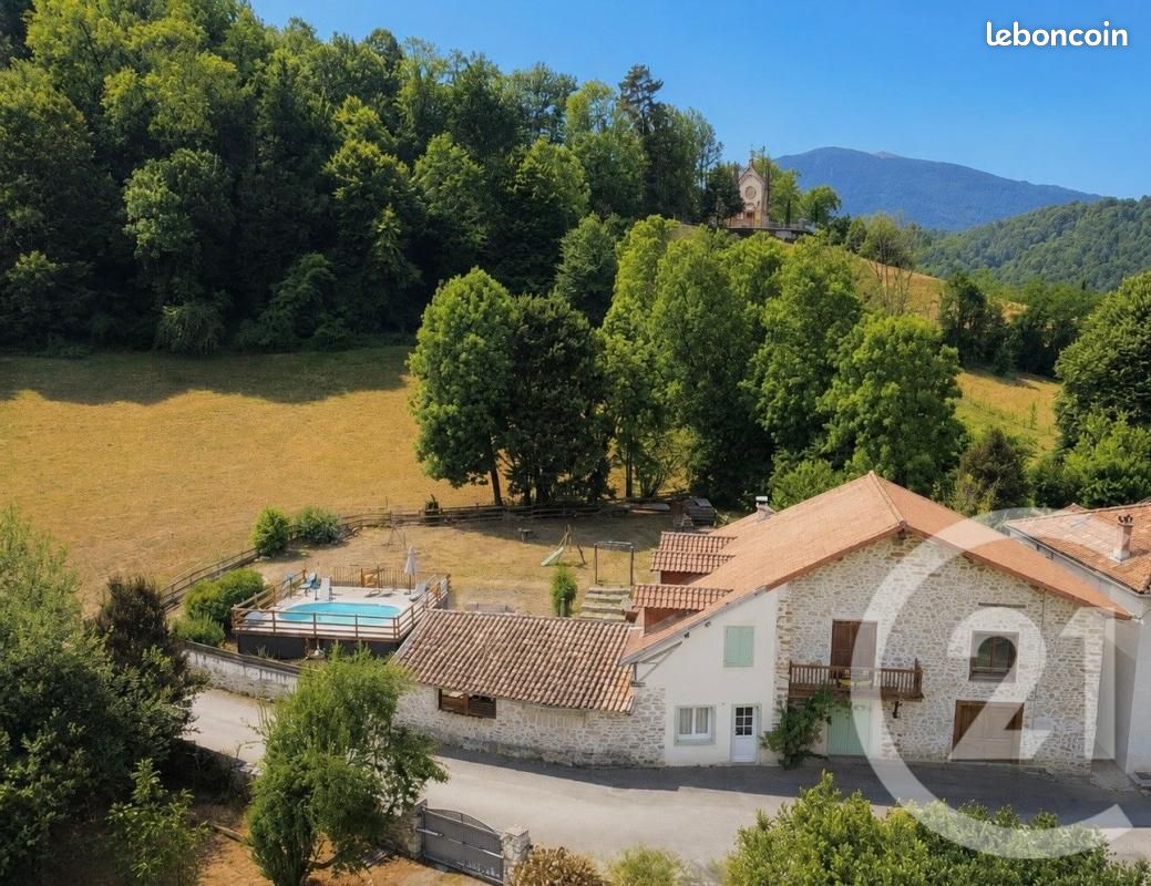 Maison 8 pièces 173 m² · à Oust · 173 m² · 275 000 €
