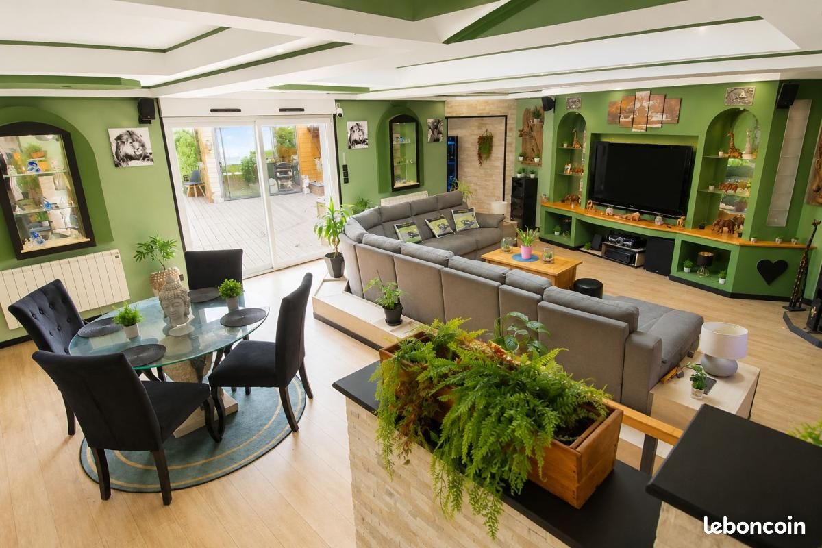 Maison 9 pièces 367 m² · à Démuin · 367 m² · 575 000 €