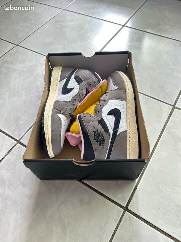 Air Jordan 1 Mid SE White cave stone (image 7)
