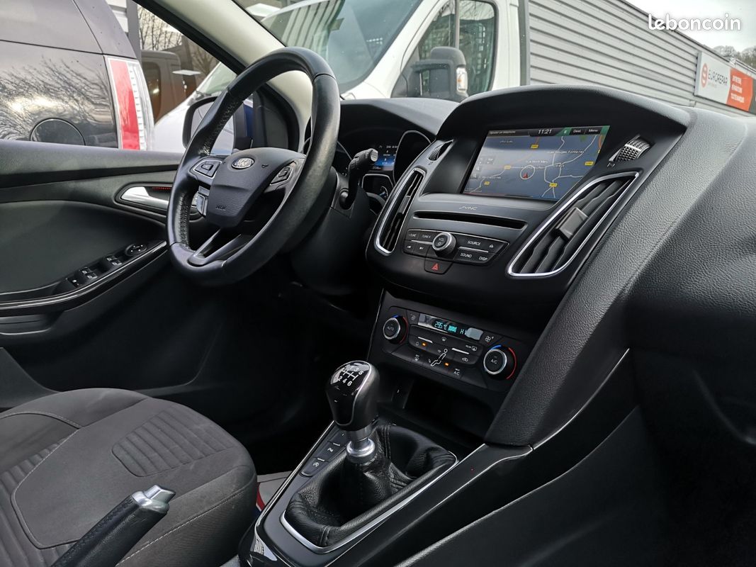 FORD Focus 1.0 SCTI ECOBOOST 125 TITANIUM (image 13)