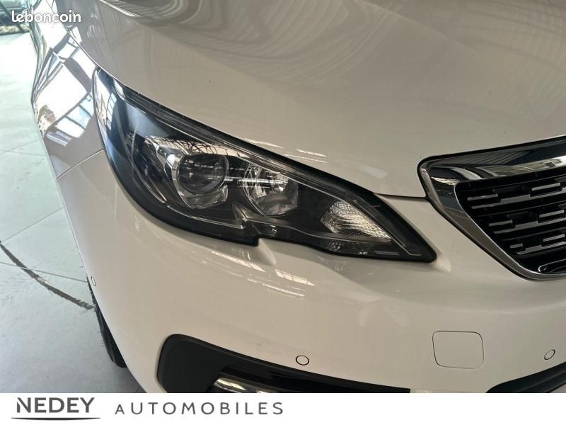 Peugeot 308 1.2 PureTech 130ch S&S Allure (image 16)