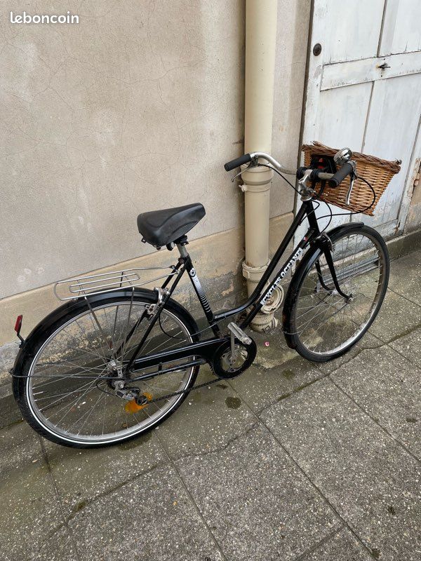 Elops 520 Velo De Ville Femme Avec Panier Bicyclette Velo Ville