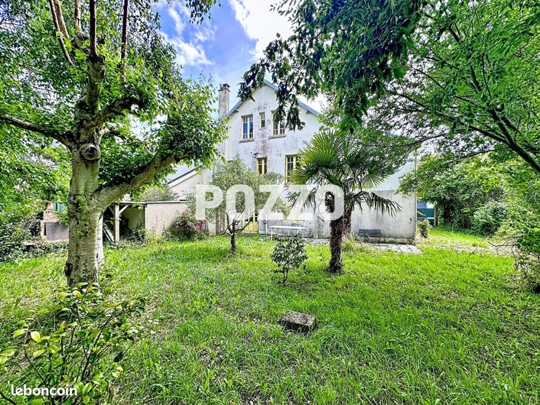 Maison 13 pièces 235 m² · à Saint-Jean-le-Thomas · 235 m² · 249 000 €