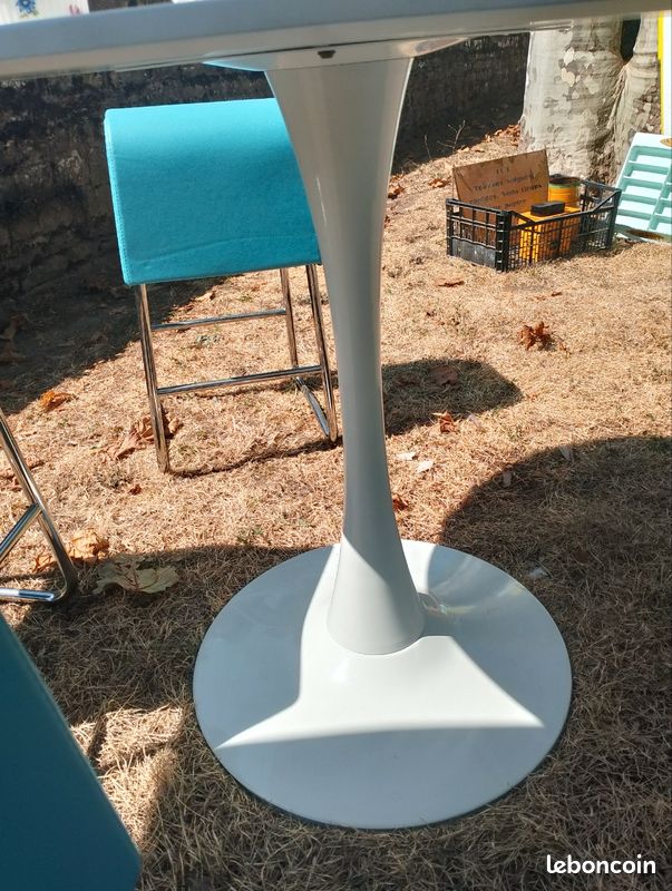 Table pied tulipe et 4 chaises semi haute (image 5)