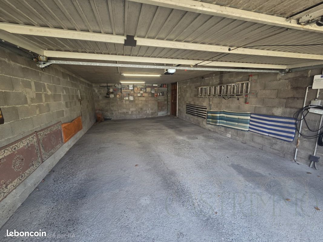 Parking 1 pièce 51 m² · à Saint-Brès · 51 m² · 30 000 €