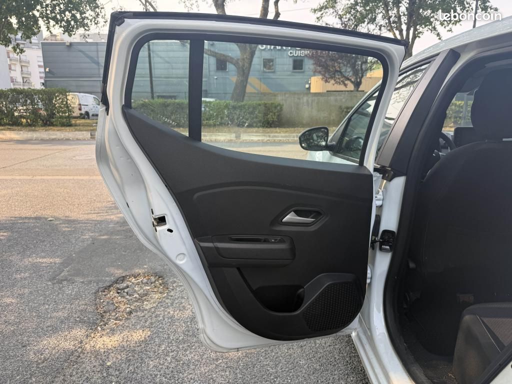 DACIA SANDERO 1.0 SCe - 65 - 24 III BERLINE Expression PHASE 2 (image 13)