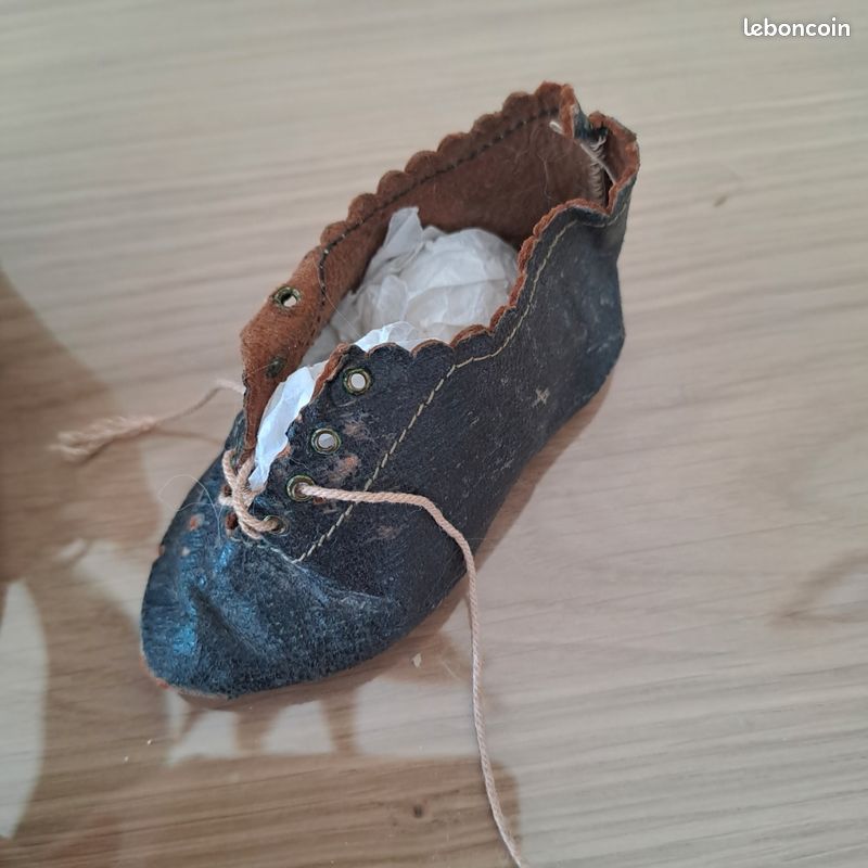 Ancienne Paire De Chaussures De Poupée Jumeau • EUR 89,00