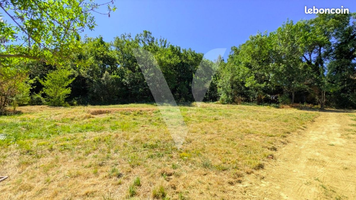 Terrain de 1237 m² plat, arboré - DEAUX (30360) · 99 000 €