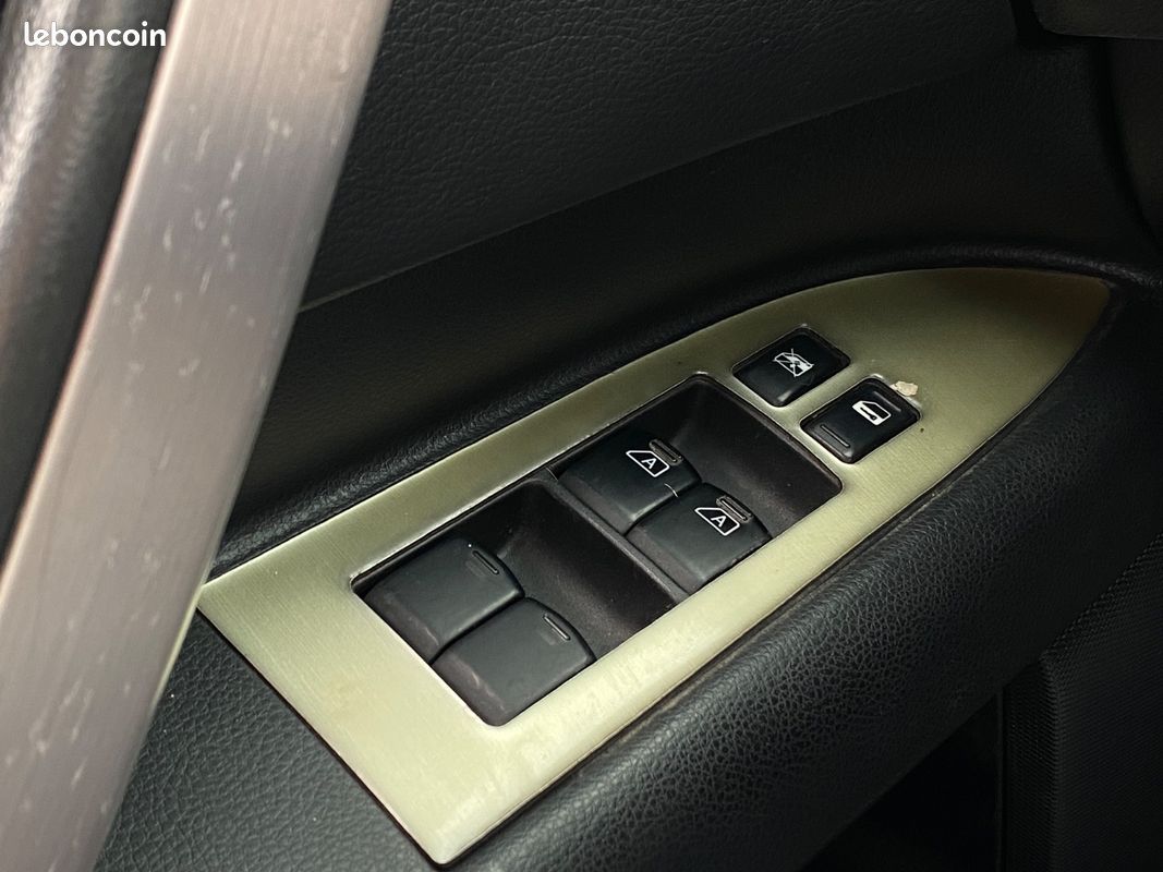 INFINITI FX35 / 3.5i V6 AWD 280 cv / Éthanol / Boîte auto / Toit ouvrant / Sièges chauffants / Son BOSE / Climatisation bi-zone (image 15)