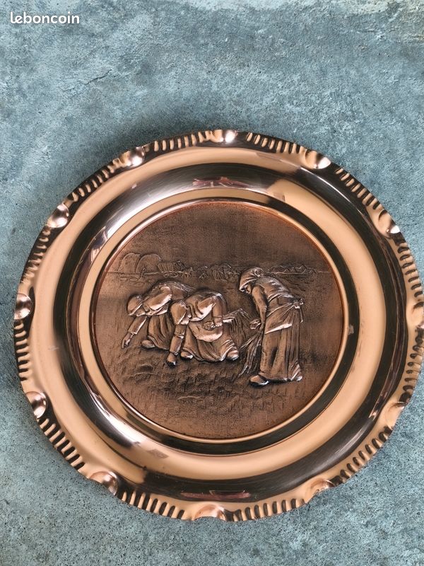 Assiette cuivre et simili pecheur 32 cms - Arts de la table