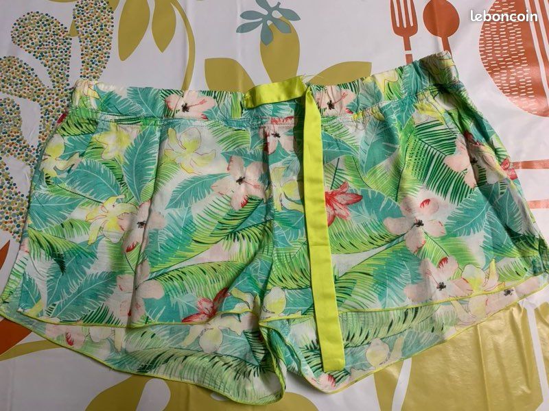 Petit short tissu très léger T38 (image 1)