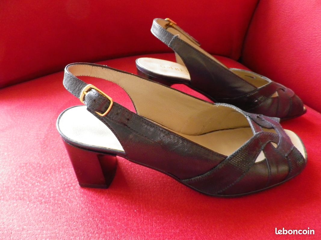 Paire de chaussures bleu marine pointure 36 (image 3)