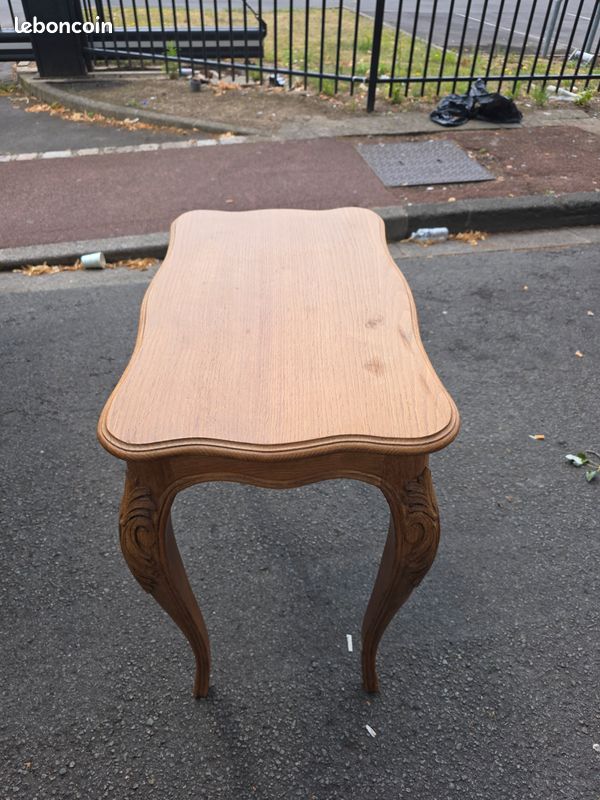 Table en bois (image 1)