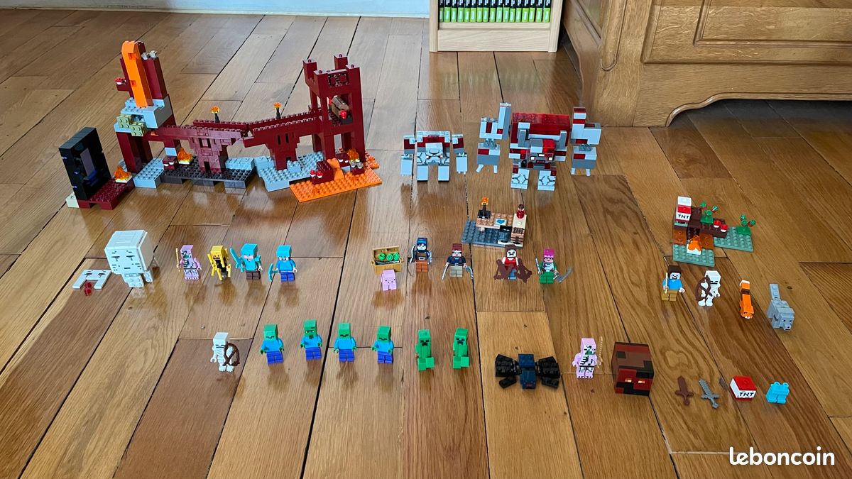 Lot de LEGO Minecraft 21122, 21162 et 21163 + personnages - Jeux & Jouets