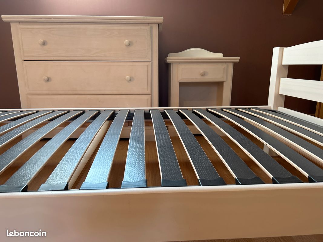Lit + sommier + table de nuit + commode (image 5)